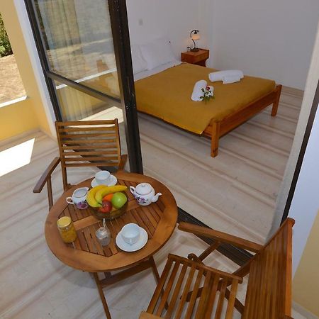 Alexandra Apartments Melíkia Exteriér fotografie